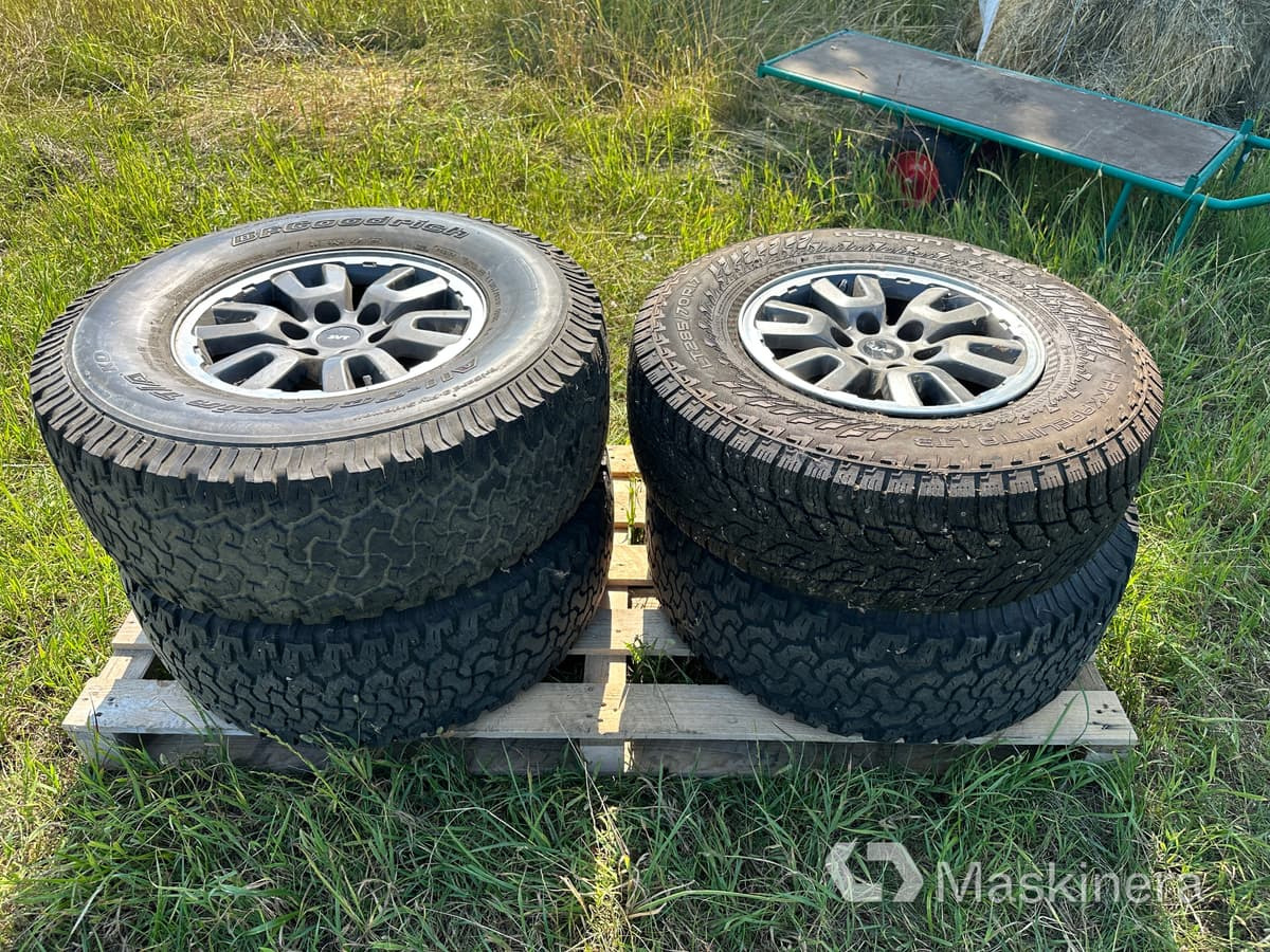 4st SVT Lightning fälgar med däck till Ford Raptor - Шины и диски для Пикапов: фото 1 4st SVT Lightning fälgar med däck till Ford Raptor - Шины и диски для Пикапов: фото 1