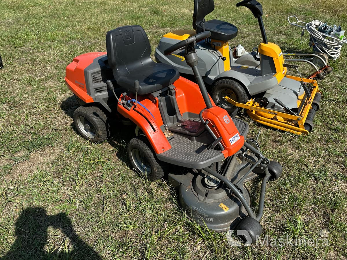 Åkgräsklippare Husqvarna R111B5 - Газонокосилка: фото 1 Åkgräsklippare Husqvarna R111B5 - Газонокосилка: фото 1