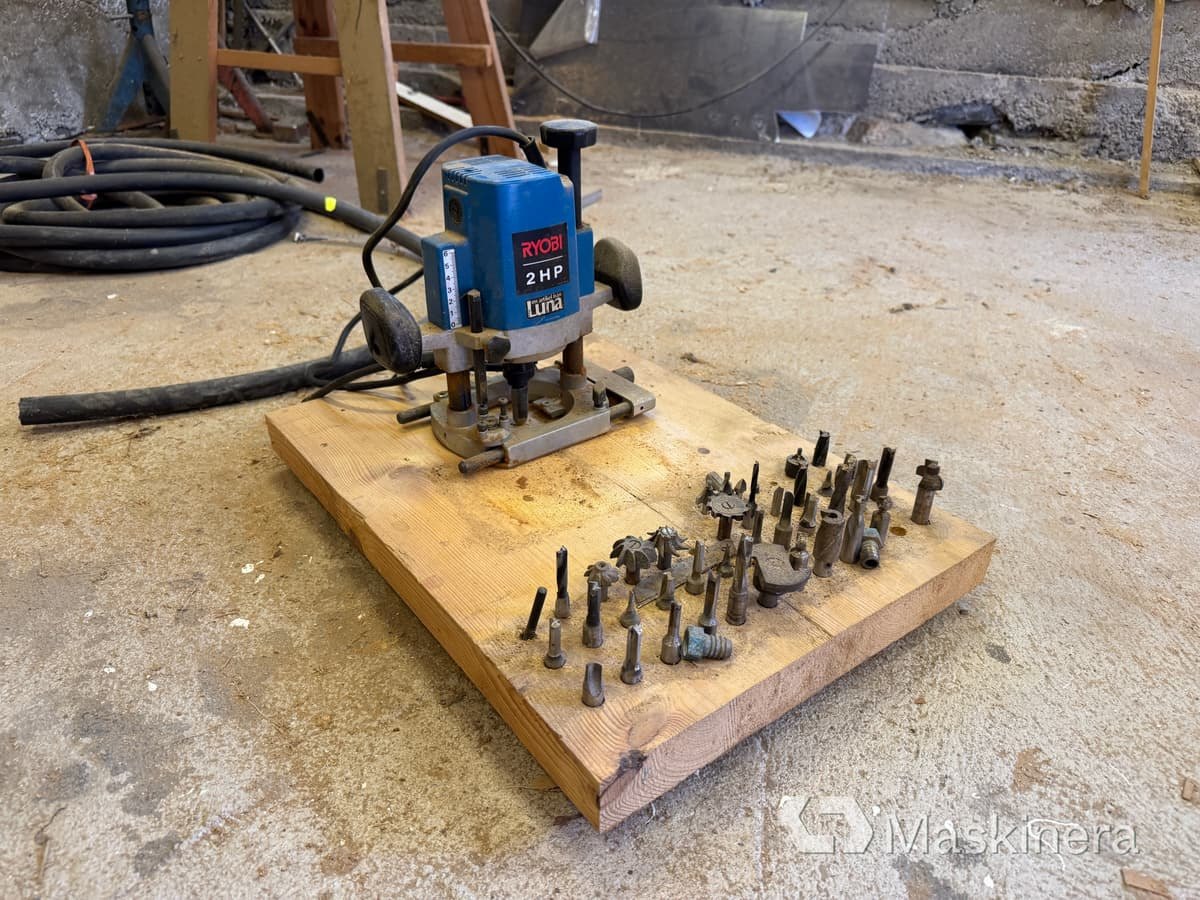Handöverfräs RYOBI R-500 - Строительное оборудование: фото 1 Handöverfräs RYOBI R-500 - Строительное оборудование: фото 1