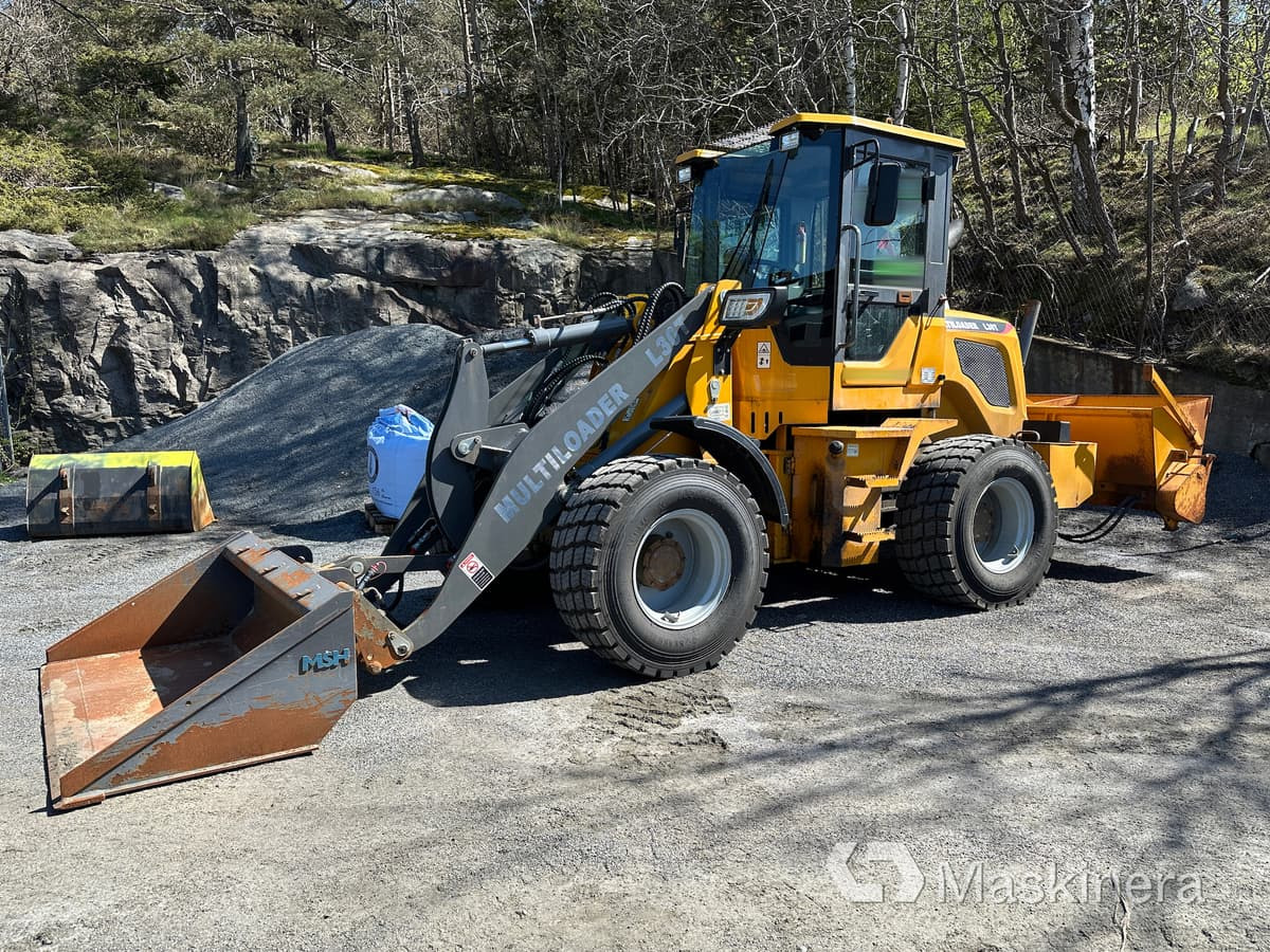 Hjullastare Multiloader L30T med redskap - Колёсный погрузчик: фото 1 Hjullastare Multiloader L30T med redskap - Колёсный погрузчик: фото 1