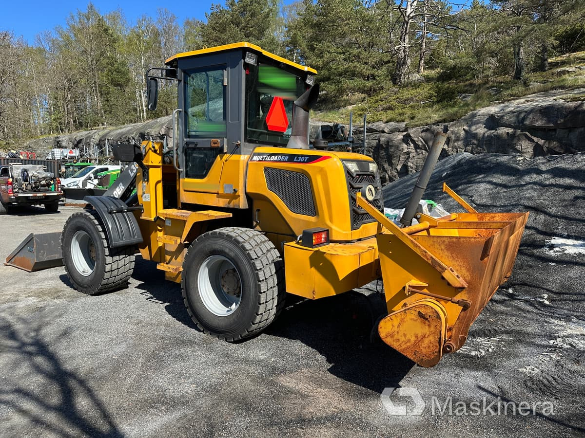 Hjullastare Multiloader L30T med redskap - Колёсный погрузчик: фото 3 Hjullastare Multiloader L30T med redskap - Колёсный погрузчик: фото 3