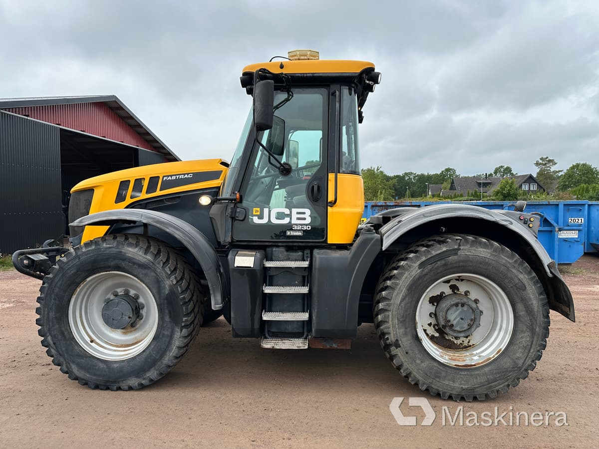 Traktor JCB Fastrac 3230 XTRA - Трактор: фото 2 Traktor JCB Fastrac 3230 XTRA - Трактор: фото 2