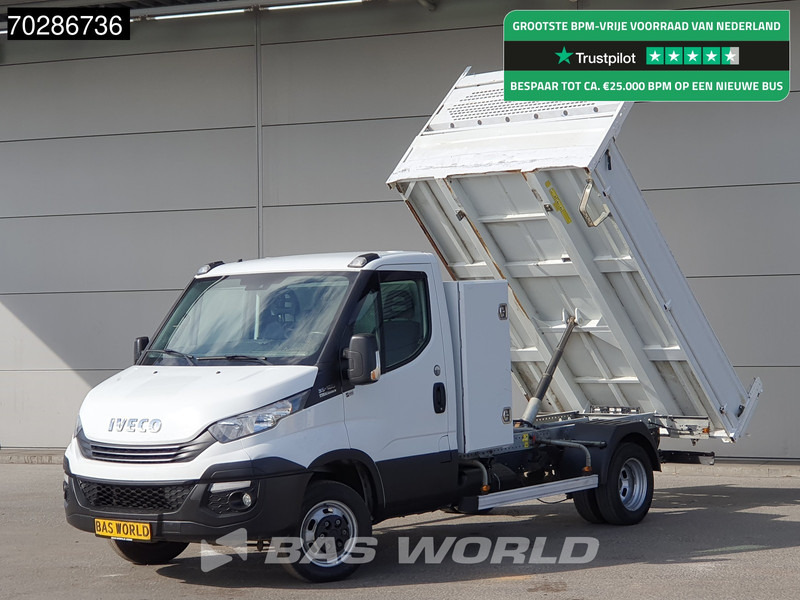 Iveco Daily 35C18 3.0L Automaat Kipper met Kist Dubbellucht 3,5t Trekhaak Airco Euro6 Tipper Kieper Benne 2m3 Airco Trekhaak Cruise control - Малотоннажный самосвал: фото 1 Iveco Daily 35C18 3.0L Automaat Kipper met Kist Dubbellucht 3,5t Trekhaak Airco Euro6 Tipper Kieper Benne 2m3 Airco Trekhaak Cruise control - Малотоннажный самосвал: фото 1