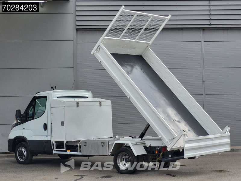 Iveco Daily 35C18 3.0L Automaat Kipper met Kist Dubbellucht 3,5t Trekhaak Cruise Euro6 Tipper Benne Kieper 2m3 Trekhaak Cruise control - Малотоннажный самосвал: фото 3 Iveco Daily 35C18 3.0L Automaat Kipper met Kist Dubbellucht 3,5t Trekhaak Cruise Euro6 Tipper Benne Kieper 2m3 Trekhaak Cruise control - Малотоннажный самосвал: фото 3