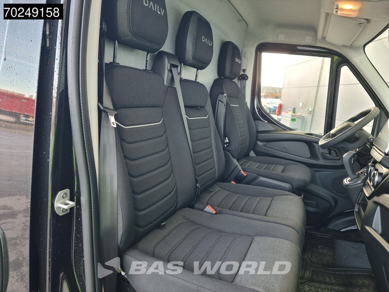 Фото интерьера 2: Новый Цельнометаллический фургон Iveco Daily 35C21 3.0L Automaat 16m3 L4H2 LED ACC Navi Camera Trekhaak L3H2 16m3 Airco Trekhaak