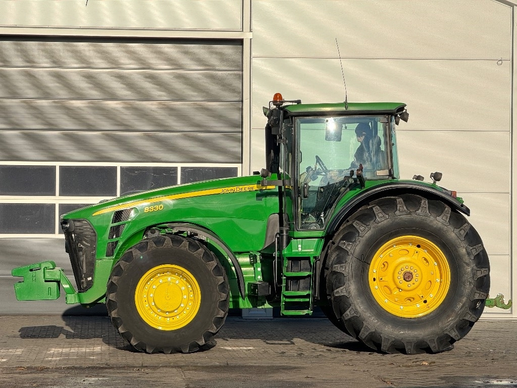 John Deere 8330 AutoPower - Трактор: фото 5 John Deere 8330 AutoPower - Трактор: фото 5
