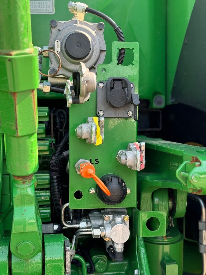 Трактор John Deere 8400 R: фото 10