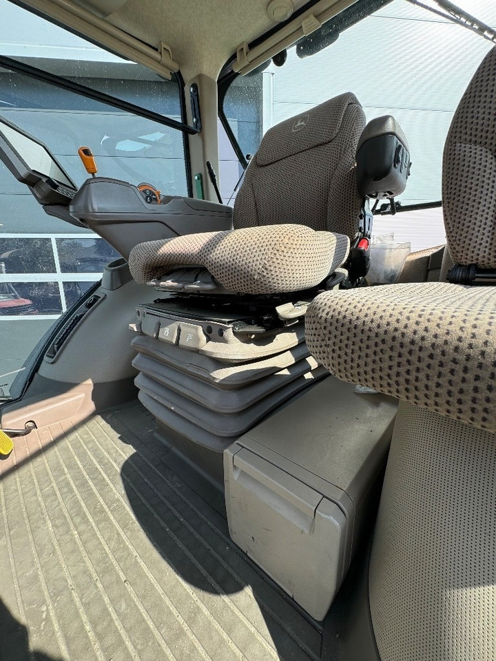 Трактор John Deere 8400 R: фото 13