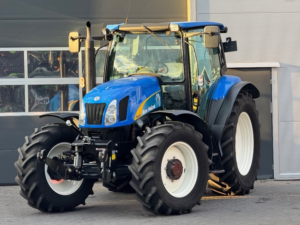 New Holland T 6030 - Трактор: фото 2 New Holland T 6030 - Трактор: фото 2