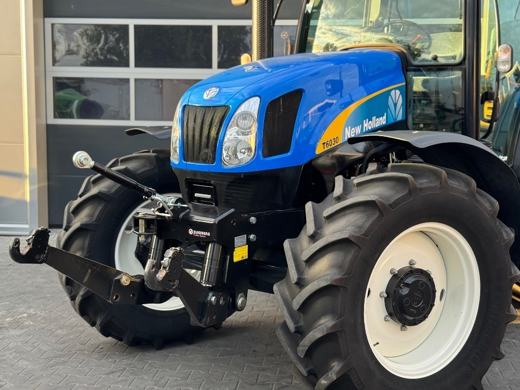 New Holland T 6030 - Трактор: фото 3 New Holland T 6030 - Трактор: фото 3