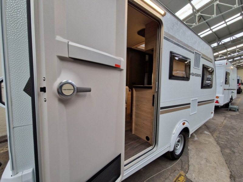 Weinsberg CaraOne 420 QD - Прицеп дача: фото 3 Weinsberg CaraOne 420 QD - Прицеп дача: фото 3