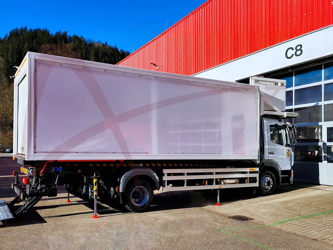 DOLL X-CLEAN M FULL SIZE Cleaning Lift - Машина для обслуживания туалетных отсеков: фото 1 DOLL X-CLEAN M FULL SIZE Cleaning Lift - Машина для обслуживания туалетных отсеков: фото 1