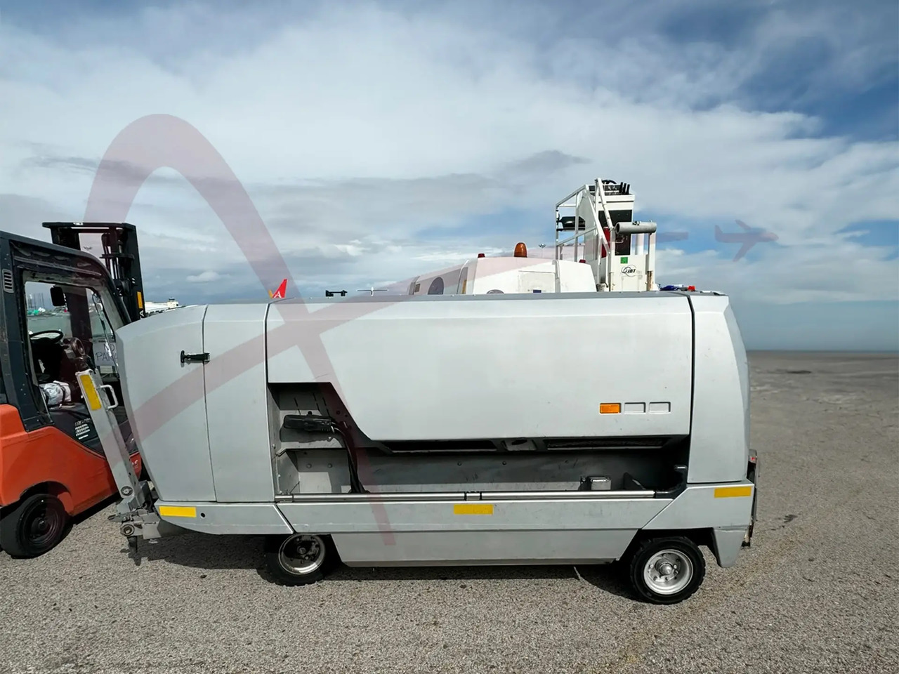 HITZINGER GPU-120MDE18 - Аэродромный источник питания: фото 1 HITZINGER GPU-120MDE18 - Аэродромный источник питания: фото 1
