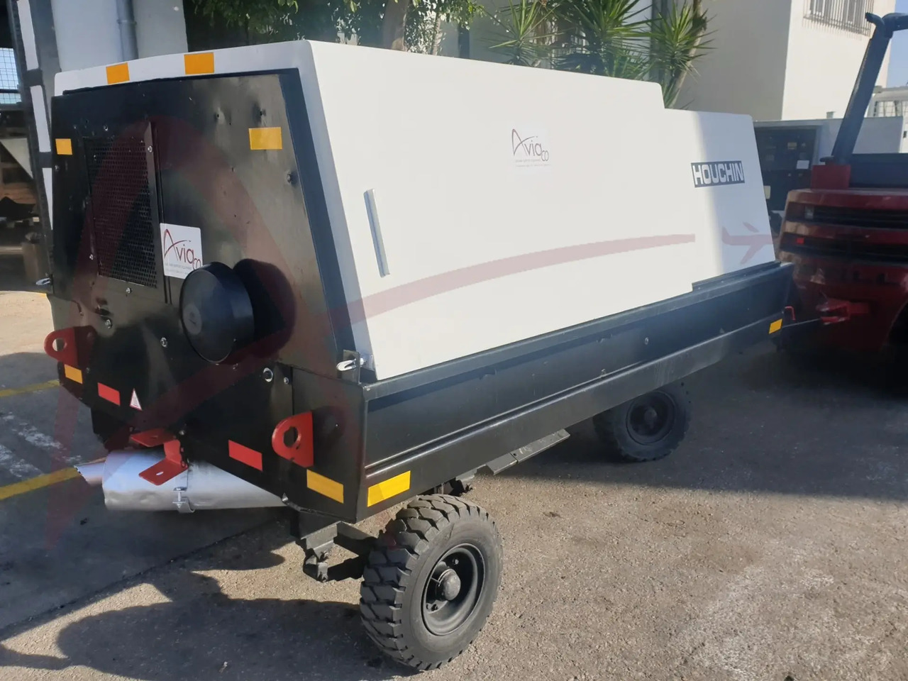 HOUCHIN D690 SV - Аэродромный источник питания: фото 1 HOUCHIN D690 SV - Аэродромный источник питания: фото 1