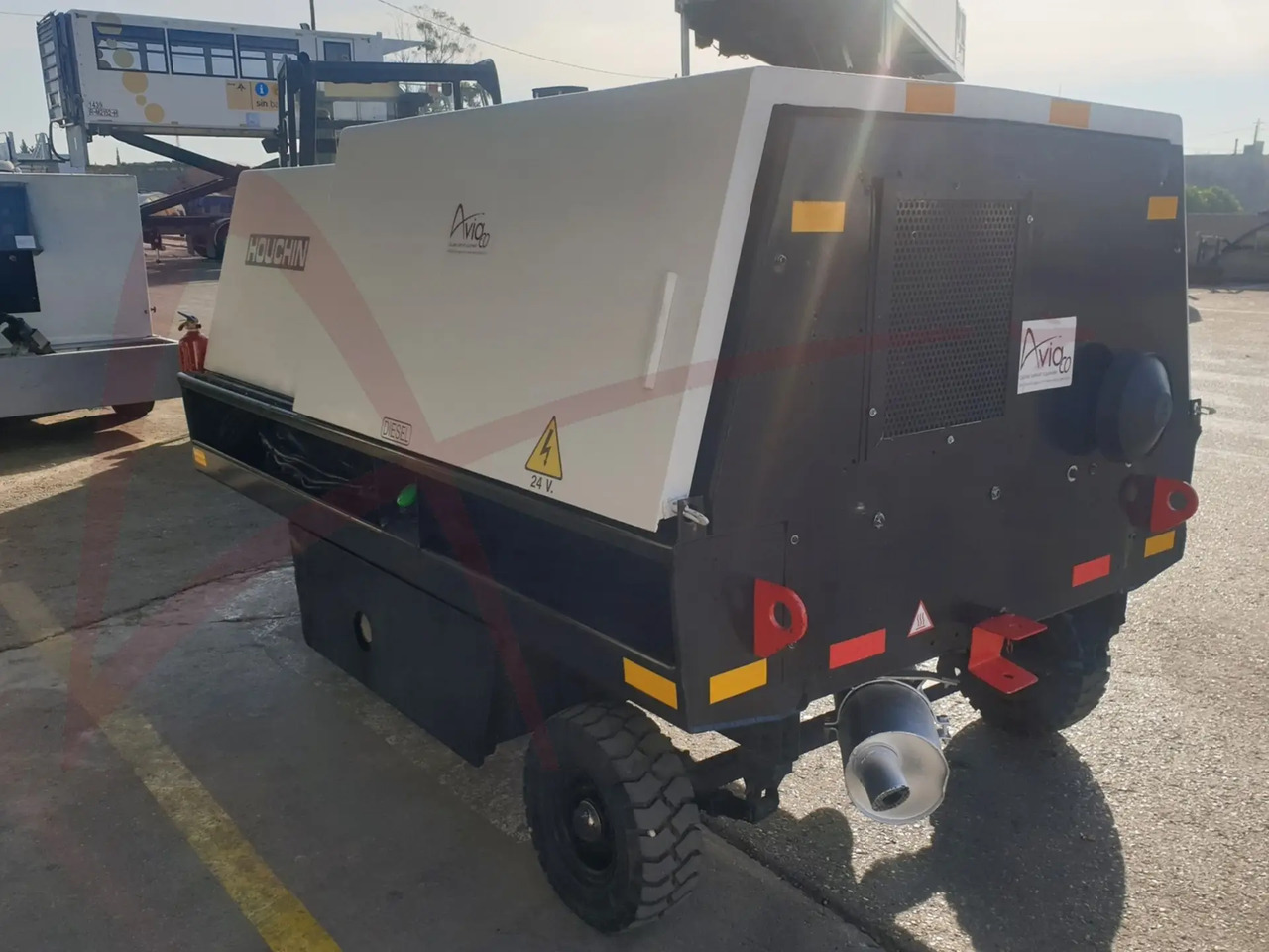 HOUCHIN D690 SV - Аэродромный источник питания: фото 2 HOUCHIN D690 SV - Аэродромный источник питания: фото 2