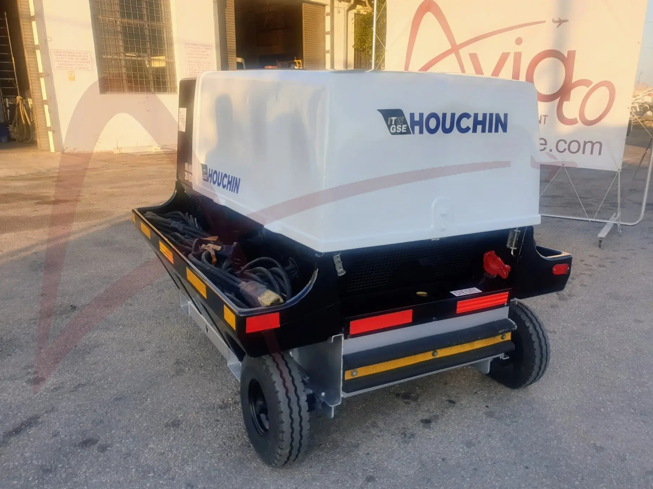 ITW GSE 4400 - Аэродромный источник питания: фото 2 ITW GSE 4400 - Аэродромный источник питания: фото 2