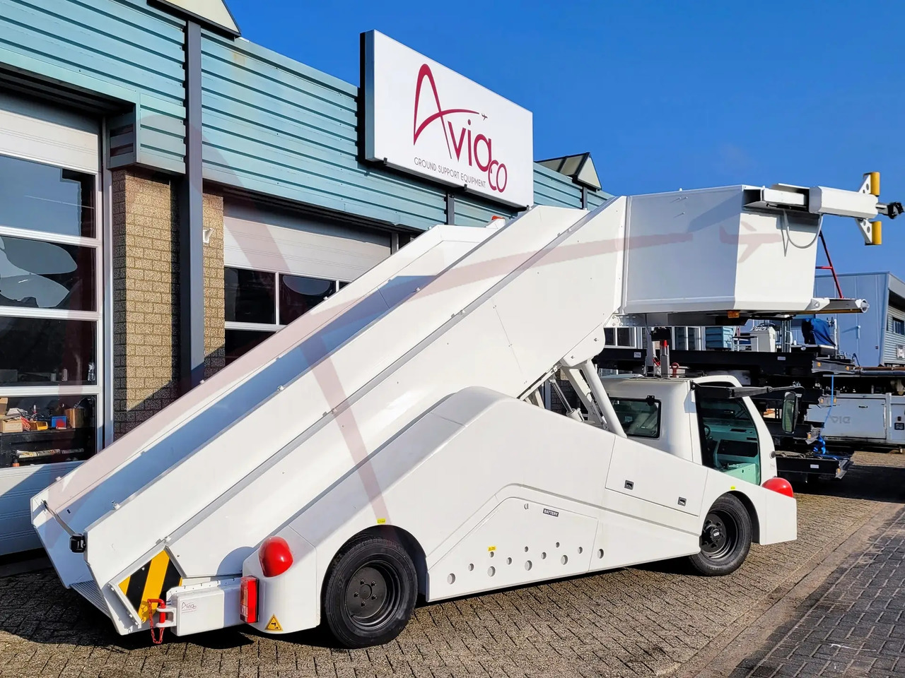 KAHLBACHER JET-STEP 180/420 - Пассажирский трап: фото 2 KAHLBACHER JET-STEP 180/420 - Пассажирский трап: фото 2