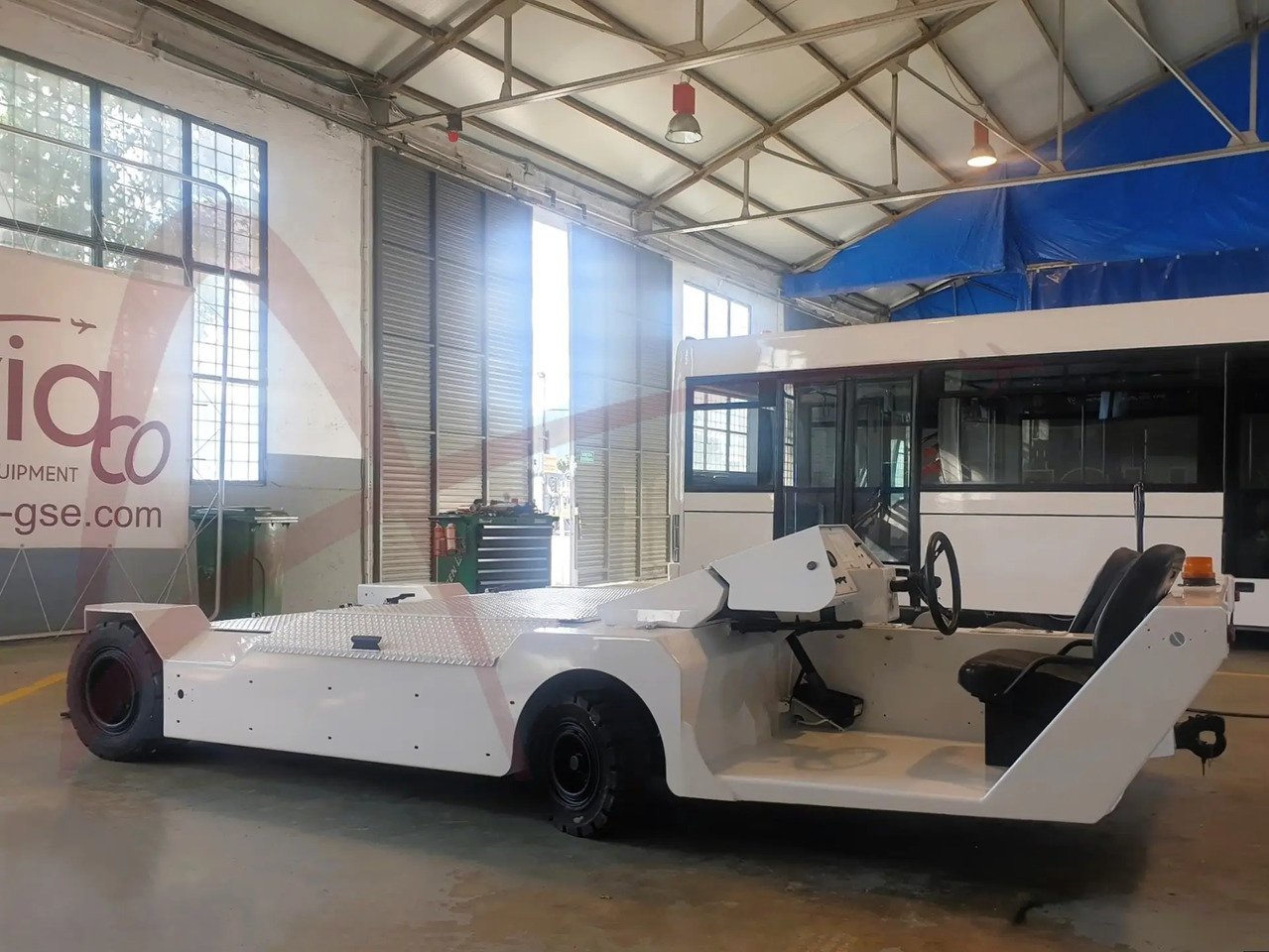 LEKTRO AP8950SD - Аэродромный тягач: фото 1 LEKTRO AP8950SD - Аэродромный тягач: фото 1