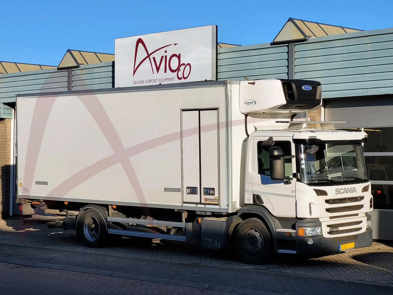 SCANIA P250 - Грузовик с закрытым кузовом: фото 1 SCANIA P250 - Грузовик с закрытым кузовом: фото 1