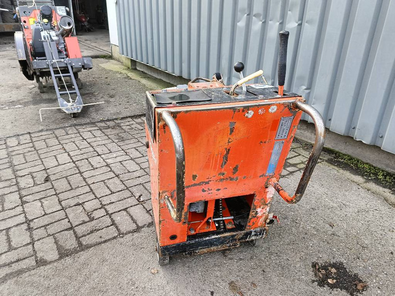 Norton CSB1 clipper zaag betonzaag machine 1994 - Асфальтоукладочная техника: фото 4 Norton CSB1 clipper zaag betonzaag machine 1994 - Асфальтоукладочная техника: фото 4