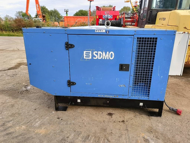 SDMO J 44 K 44kva 64 A 35 kw generator aggregaat silent - Электрогенератор: фото 2 SDMO J 44 K 44kva 64 A 35 kw generator aggregaat silent - Электрогенератор: фото 2
