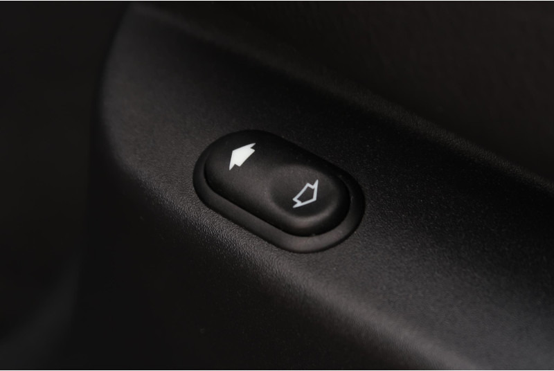 Внедорожник Land Rover Range Rover Velar 2.0 I4 Turbo AWD R-Dynamic P300S HSE PANO/ LED/ MEMORY/ CAMERA/ ACC/ KEYLESS/ TREKHAAK: фото 15 Внедорожник Land Rover Range Rover Velar 2.0 I4 Turbo AWD R-Dynamic P300S HSE PANO/ LED/ MEMORY/ CAMERA/ ACC/ KEYLESS/ TREKHAAK: фото 15