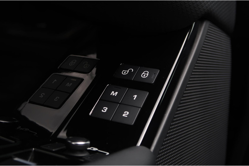 Внедорожник Land Rover Range Rover Velar 2.0 I4 Turbo AWD R-Dynamic P300S HSE PANO/ LED/ MEMORY/ CAMERA/ ACC/ KEYLESS/ TREKHAAK: фото 13 Внедорожник Land Rover Range Rover Velar 2.0 I4 Turbo AWD R-Dynamic P300S HSE PANO/ LED/ MEMORY/ CAMERA/ ACC/ KEYLESS/ TREKHAAK: фото 13