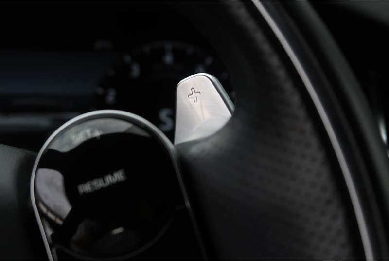 Внедорожник Land Rover Range Rover Velar 2.0 I4 Turbo AWD R-Dynamic P300S HSE PANO/ LED/ MEMORY/ CAMERA/ ACC/ KEYLESS/ TREKHAAK: фото 19 Внедорожник Land Rover Range Rover Velar 2.0 I4 Turbo AWD R-Dynamic P300S HSE PANO/ LED/ MEMORY/ CAMERA/ ACC/ KEYLESS/ TREKHAAK: фото 19