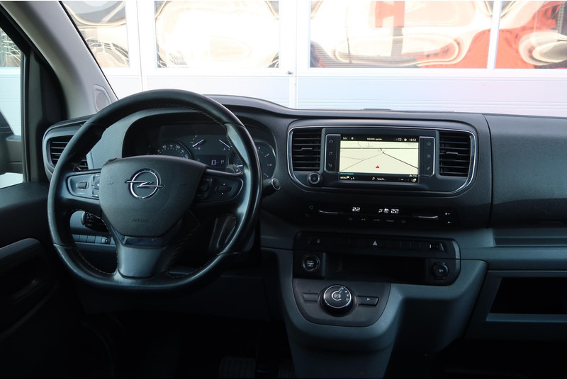 Фото интерьера 2: Легковой фургон Opel Vivaro 2.0 CDTI L3H1 Innovation AUT/ LED/ CAMERA/ NAVI/ CRUISE/ CLIMA/ TREKHAAK