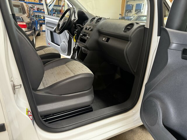 VW Caddy 1.6 TDI Kasten Sortimo AHK... - Легковой фургон: фото 5 VW Caddy 1.6 TDI Kasten Sortimo AHK... - Легковой фургон: фото 5