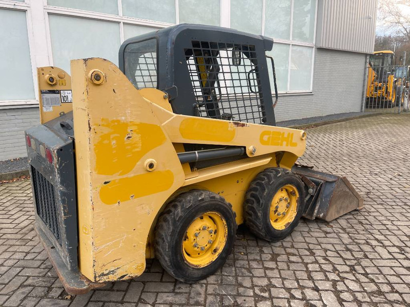 Gehl 3840 E 2015 - Мини-погрузчик с бортовым поворотом: фото 4 Gehl 3840 E 2015 - Мини-погрузчик с бортовым поворотом: фото 4