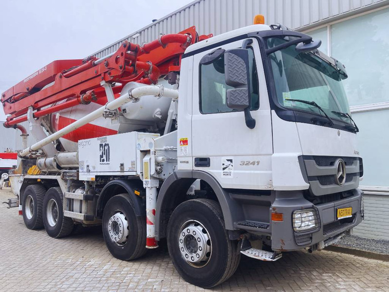 Mercedes-Benz Actros 3241 Putzmeister M24/3 2013 8X4 - Автобетоносмеситель: фото 2 Mercedes-Benz Actros 3241 Putzmeister M24/3 2013 8X4 - Автобетоносмеситель: фото 2