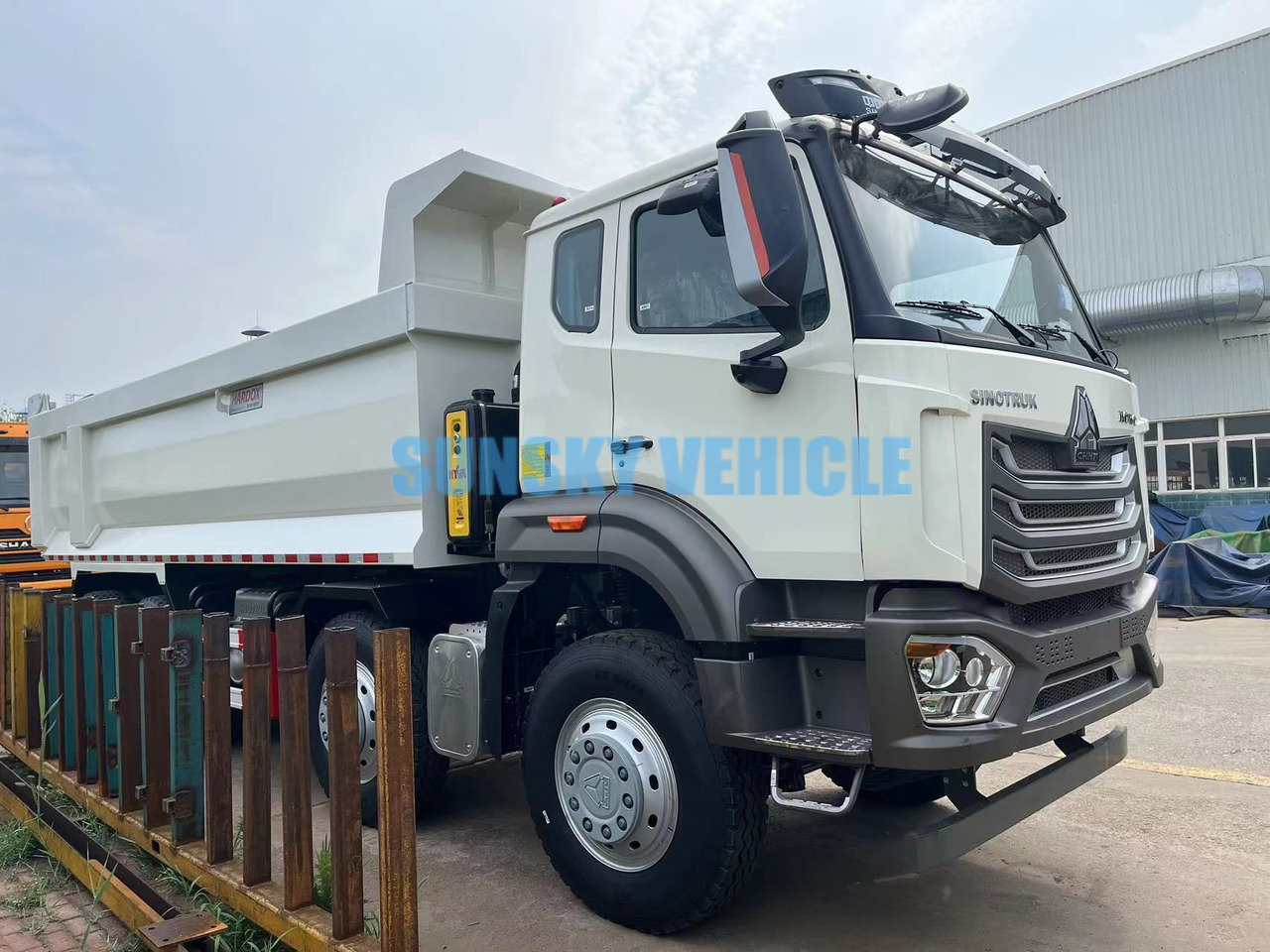 HOWO 8X4 dump truck - Самосвал: фото 2 HOWO 8X4 dump truck - Самосвал: фото 2