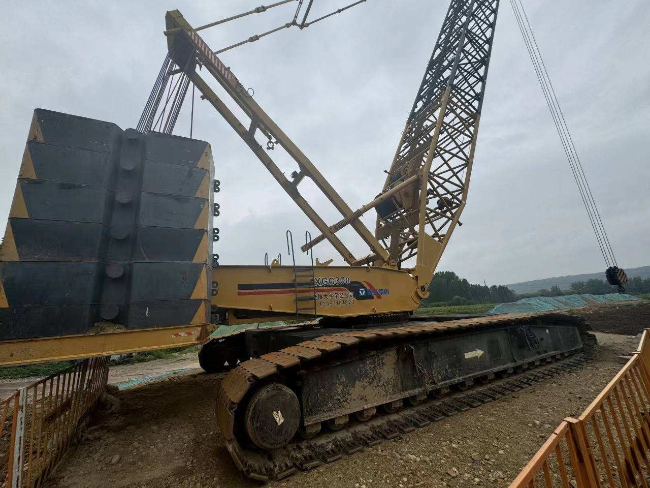 XCMG Official Second Hand Crawler Crane Lifting Equipment Mobile XGC300 300 Ton Crane Price - Гусеничный кран: фото 3 XCMG Official Second Hand Crawler Crane Lifting Equipment Mobile XGC300 300 Ton Crane Price - Гусеничный кран: фото 3