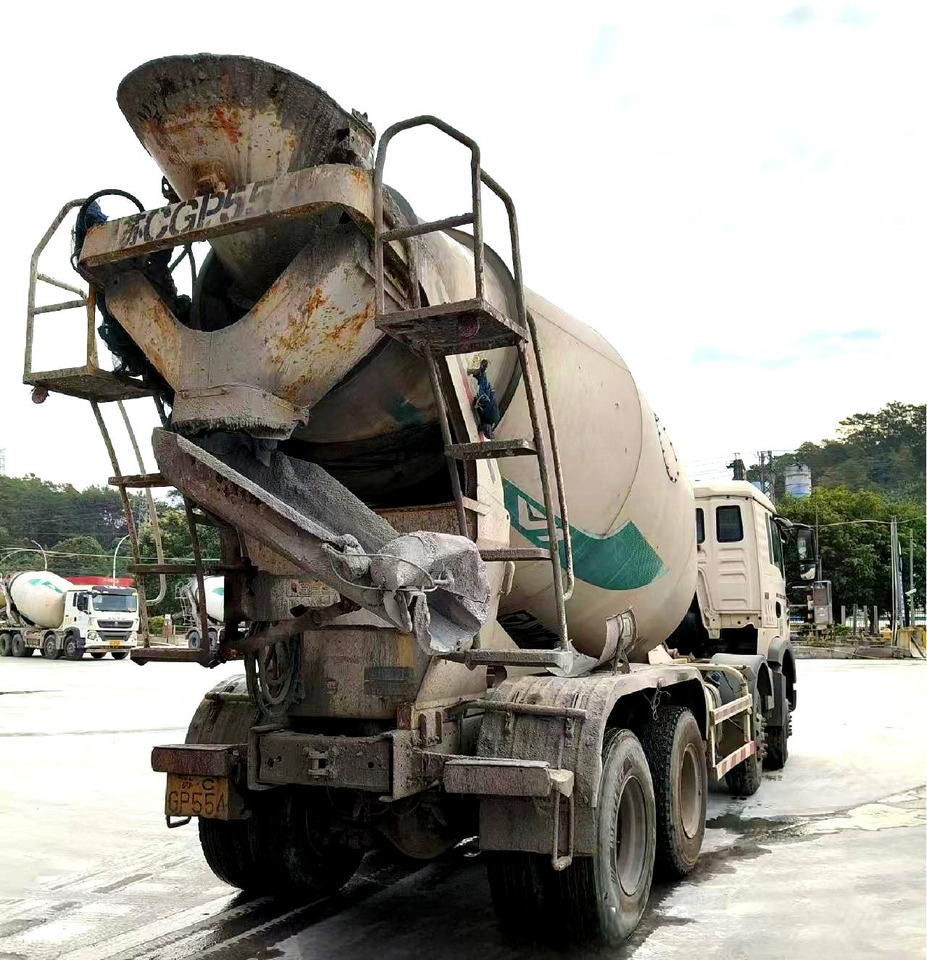 XCMG Official Used Concrete Mixer Truck HOWO G4802D 12m³ Cement Mixer Truck Price - Автобетоносмеситель: фото 3 XCMG Official Used Concrete Mixer Truck HOWO G4802D 12m³ Cement Mixer Truck Price - Автобетоносмеситель: фото 3