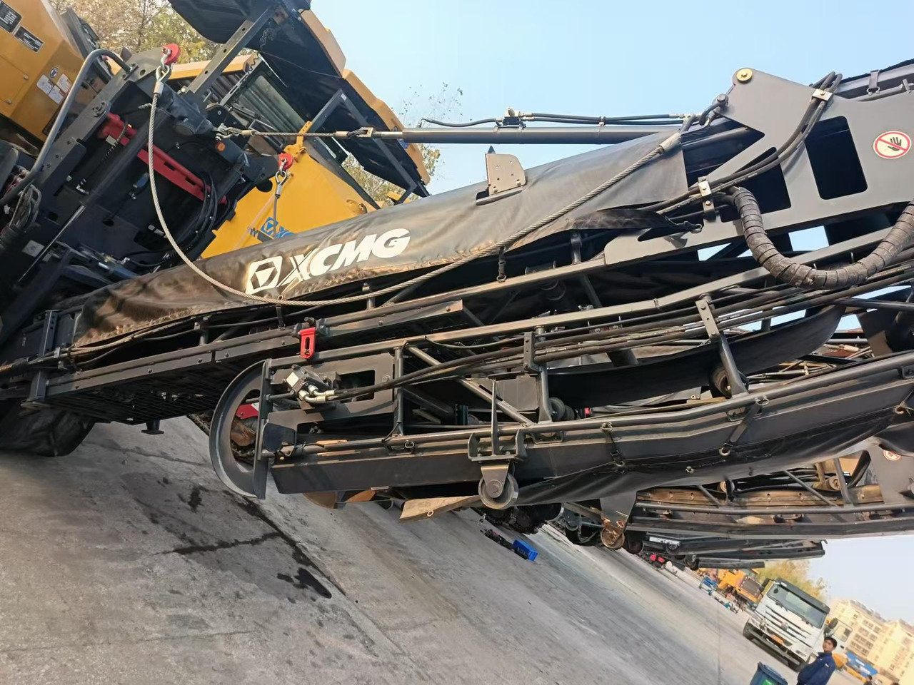 XCMG Official Used Road Asphalt Milling Machine XM1005K Asphalt Cold Planer Machine Price For Sale - Дорожная фреза: фото 4 XCMG Official Used Road Asphalt Milling Machine XM1005K Asphalt Cold Planer Machine Price For Sale - Дорожная фреза: фото 4