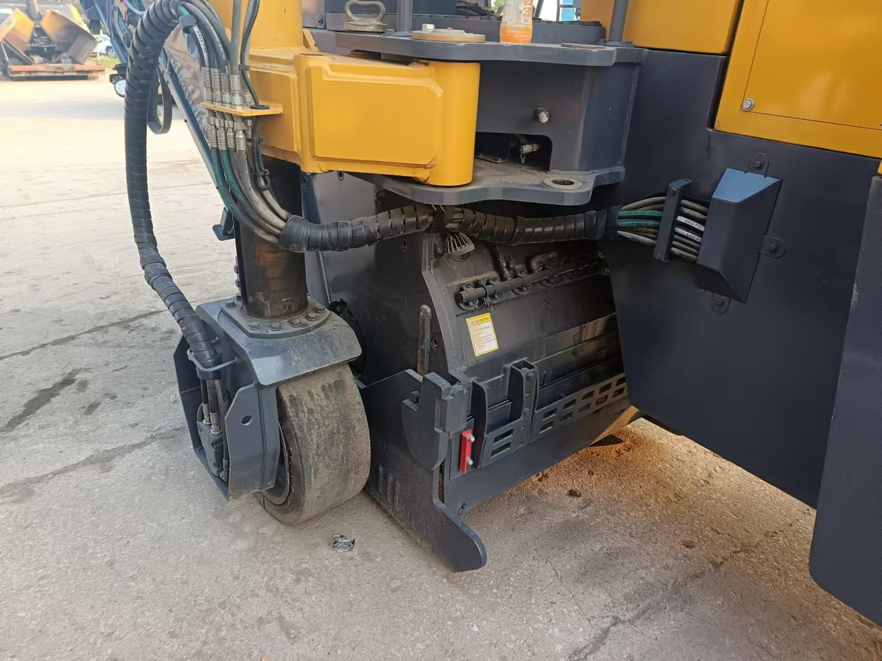 XCMG Official Used Road Asphalt Milling Machine XM1005K Asphalt Cold Planer Machine Price For Sale - Дорожная фреза: фото 5 XCMG Official Used Road Asphalt Milling Machine XM1005K Asphalt Cold Planer Machine Price For Sale - Дорожная фреза: фото 5