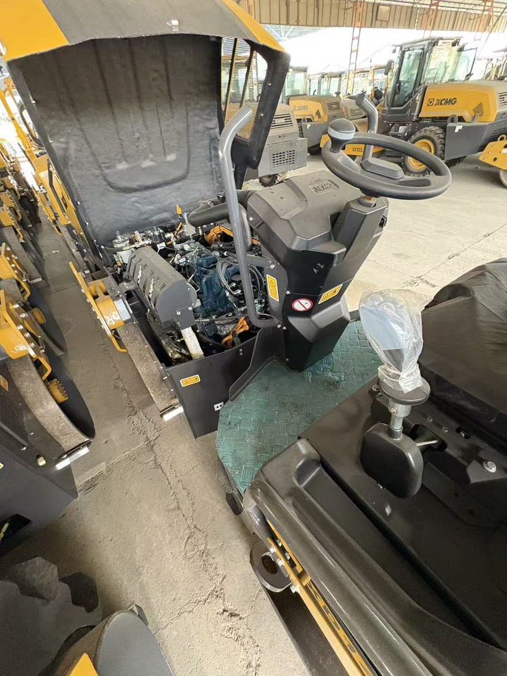 XCMG XD140VT 4ton small Light Diesel Vibratory Road Roller - Каток тротуарный: фото 4 XCMG XD140VT 4ton small Light Diesel Vibratory Road Roller - Каток тротуарный: фото 4