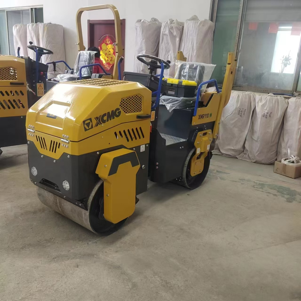 XCMG XMR110 1ton samll road roller hydraulic vibratory compator price - Каток тротуарный: фото 2 XCMG XMR110 1ton samll road roller hydraulic vibratory compator price - Каток тротуарный: фото 2