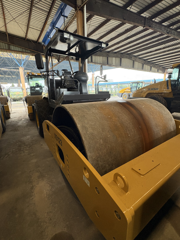 XCMG XS123 12ton used hydraulic road roller price - Дорожный каток: фото 5 XCMG XS123 12ton used hydraulic road roller price - Дорожный каток: фото 5