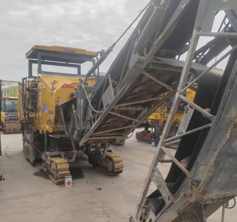 XCMG certified used cold milling planer machine XM200KⅡfor sale - Дорожная фреза: фото 5 XCMG certified used cold milling planer machine XM200KⅡfor sale - Дорожная фреза: фото 5