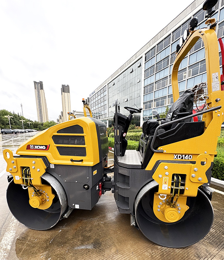 XCMG official XD140 4 ton mini light road roller price - Каток тротуарный: фото 4 XCMG official XD140 4 ton mini light road roller price - Каток тротуарный: фото 4