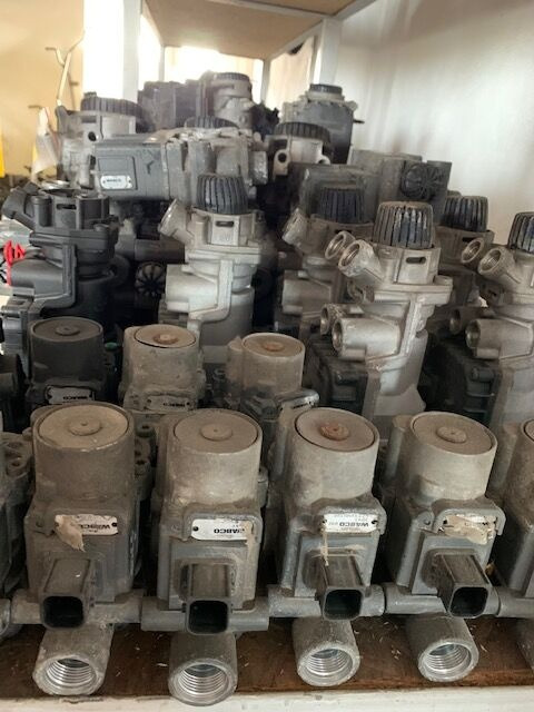 1867005 DAF XF 106 truck - Тормозной клапан для Грузовиков: фото 5 1867005 DAF XF 106 truck - Тормозной клапан для Грузовиков: фото 5