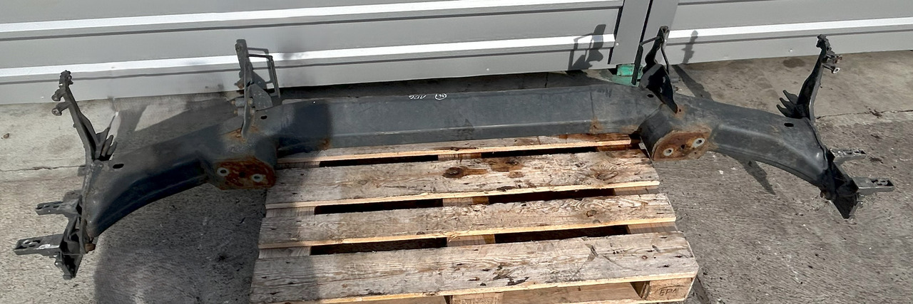 DAF CF EURO 6 BUMPER BEAM WITH STEP BRACKETS - Бампер: фото 2 DAF CF EURO 6 BUMPER BEAM WITH STEP BRACKETS - Бампер: фото 2