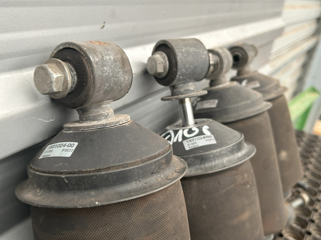 DAF XF 106 CAB SUSPENSION BOOT SET - Подвеска кабины: фото 3 DAF XF 106 CAB SUSPENSION BOOT SET - Подвеска кабины: фото 3