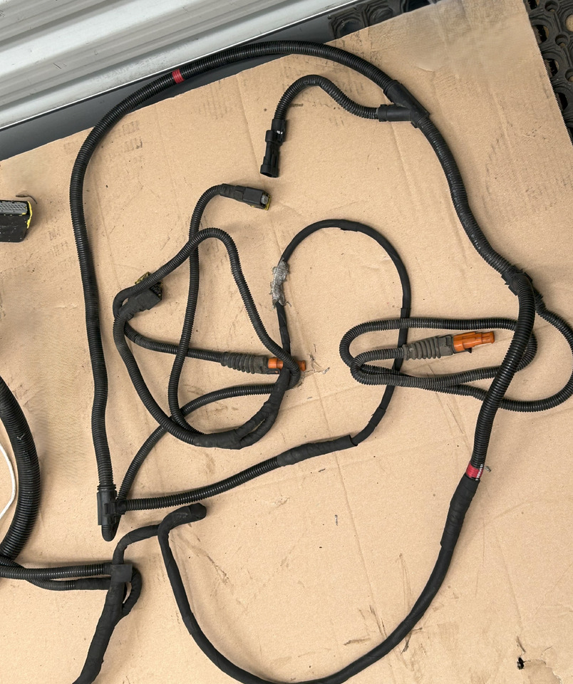 DAF XF 106 TRAILER SOCKET ELECTRICAL HARNESS - Кабели/ Провода: фото 5 DAF XF 106 TRAILER SOCKET ELECTRICAL HARNESS - Кабели/ Провода: фото 5