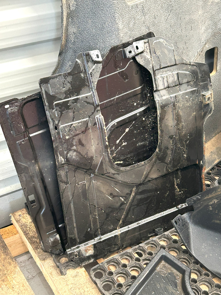 MERCEDES-BENZ KOMPLETNA PRZEKŁADKA WNĘTRZA - DESKA KONSOLA DO ANGLIKA MERCEDES AROCS MP4 - Кабина: фото 5 MERCEDES-BENZ KOMPLETNA PRZEKŁADKA WNĘTRZA - DESKA KONSOLA DO ANGLIKA MERCEDES AROCS MP4 - Кабина: фото 5