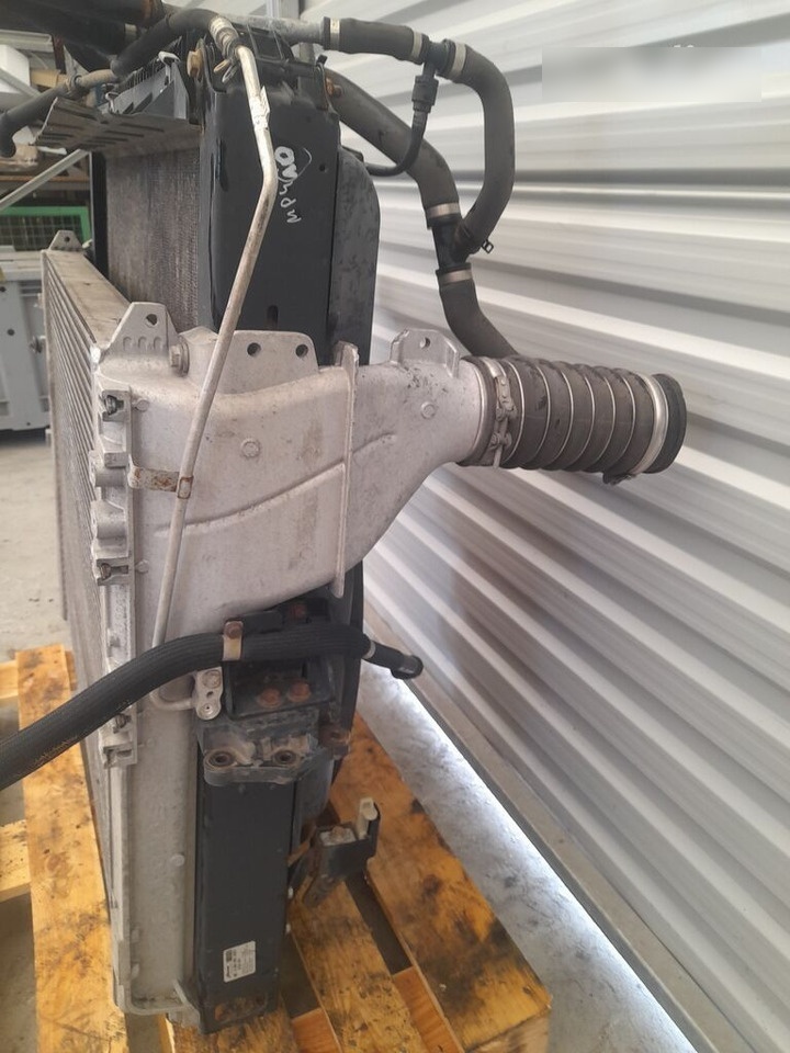 Mercedes-Benz ACTROS MP4 A9605000002 / A9605003601 Mercedes-Benz truck - Радиатор для Грузовиков: фото 2 Mercedes-Benz ACTROS MP4 A9605000002 / A9605003601 Mercedes-Benz truck - Радиатор для Грузовиков: фото 2