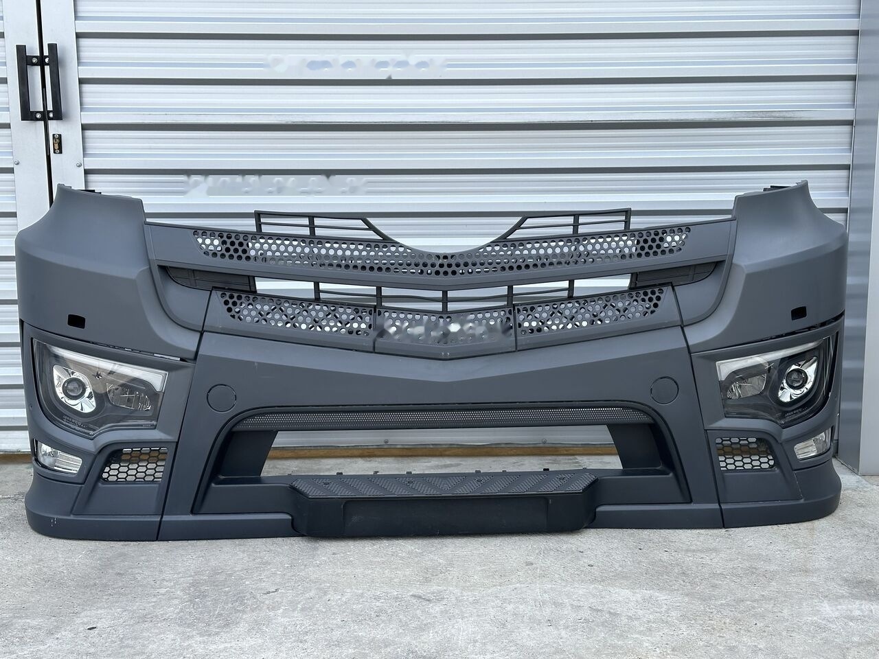 Mercedes-Benz ACTROS MP4 MP5 A9618203159 A9618203059 Mercedes-Benz A 9608801690 A9618203159 A9618203059 - Бампер для Грузовиков: фото 1 Mercedes-Benz ACTROS MP4 MP5 A9618203159 A9618203059 Mercedes-Benz A 9608801690 A9618203159 A9618203059 - Бампер для Грузовиков: фото 1