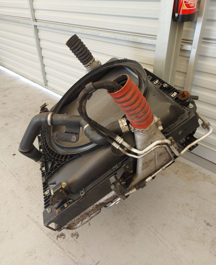 Mercedes-Benz ACTROS MP4 truck - Радиатор для Грузовиков: фото 2 Mercedes-Benz ACTROS MP4 truck - Радиатор для Грузовиков: фото 2